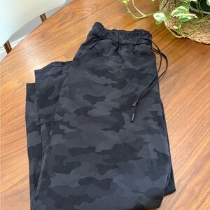 Lululemon Athletica Black Camouflage Cropped Pants